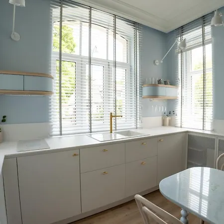 Viu Modern Retro Z Parkingiem